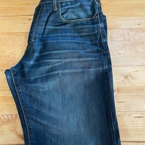 Gap Premium Straight Fit. 33/30 Distressed Blue